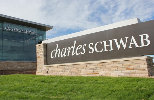 Charles Schwab Share: At Death’s Bed Or Attractive Entry Point?